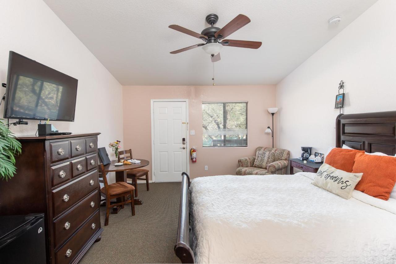 Whispering Creek Bed & Breakfast