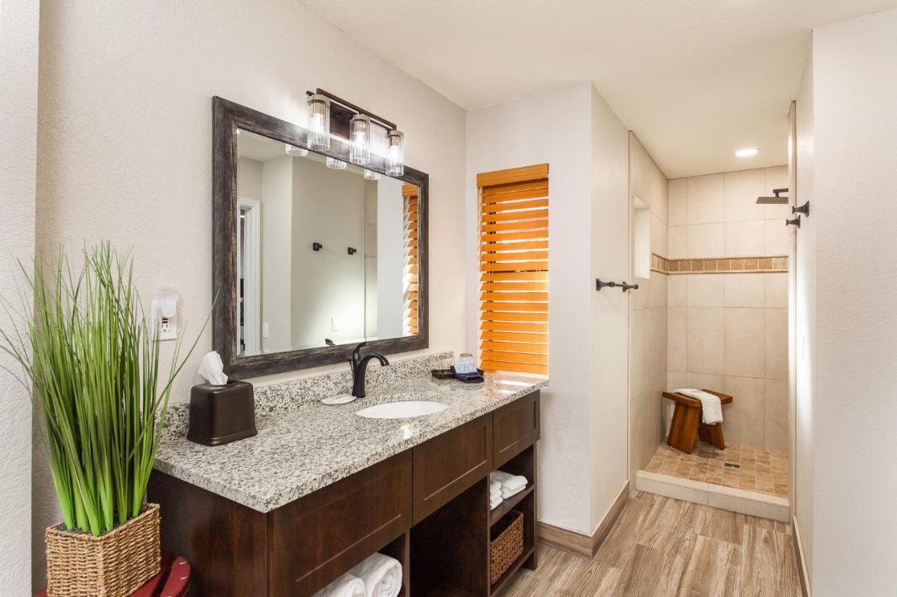 Whispering Creek Bed & Breakfast 4*